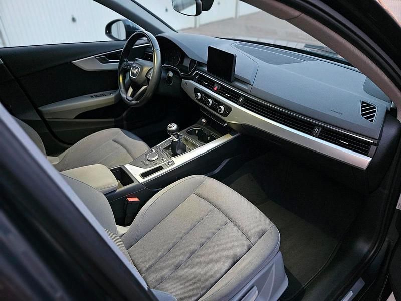 Gebraucht Audi A4 150 PS (110 kW) 2017 Grau Kombi