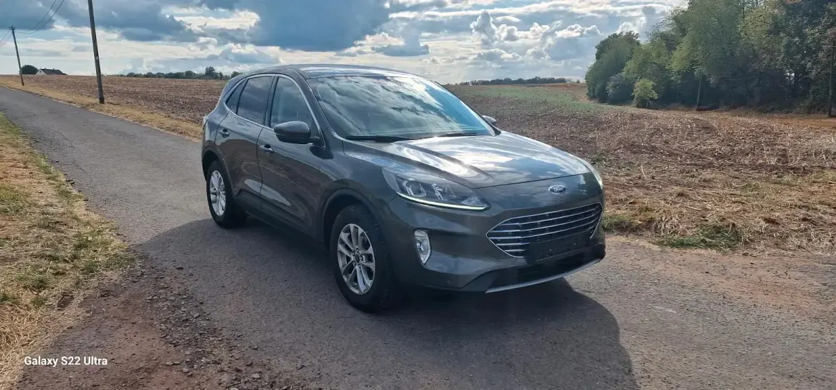 Gebraucht Ford Kuga Titanium 120 PS (88 kW) 2021 Grau SUV