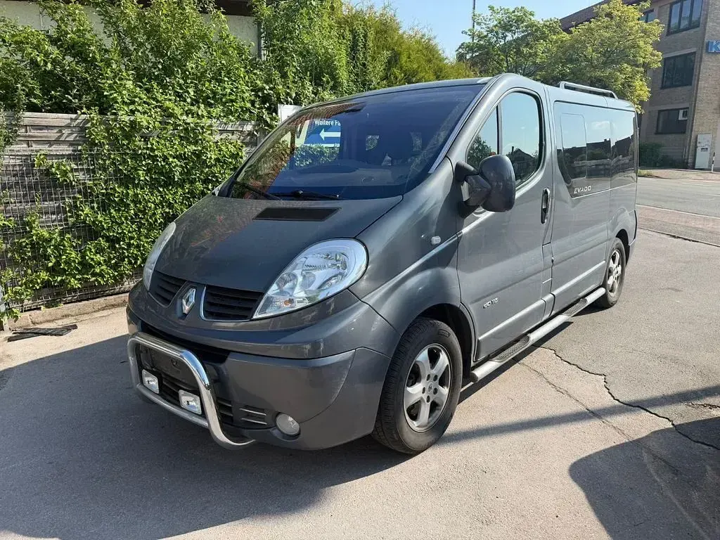 Gebraucht Renault Trafic 114 PS (83 kW) 2014 Grau Van / Kleinbus