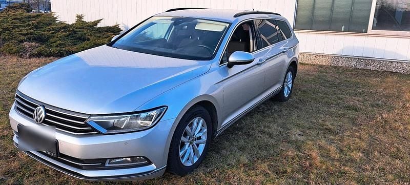 Silber Gebraucht 2019 VW Passat Kombi | 11.900 € (Superpreis) - Bild 1/4