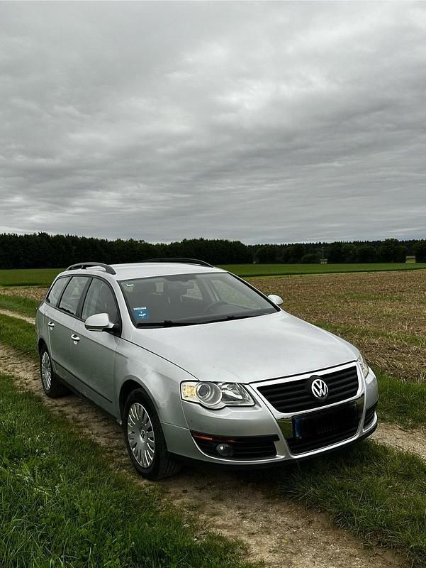 Silber Gebraucht 2005 VW Passat Kombi | 999 € (Superpreis) - Bild 1/4