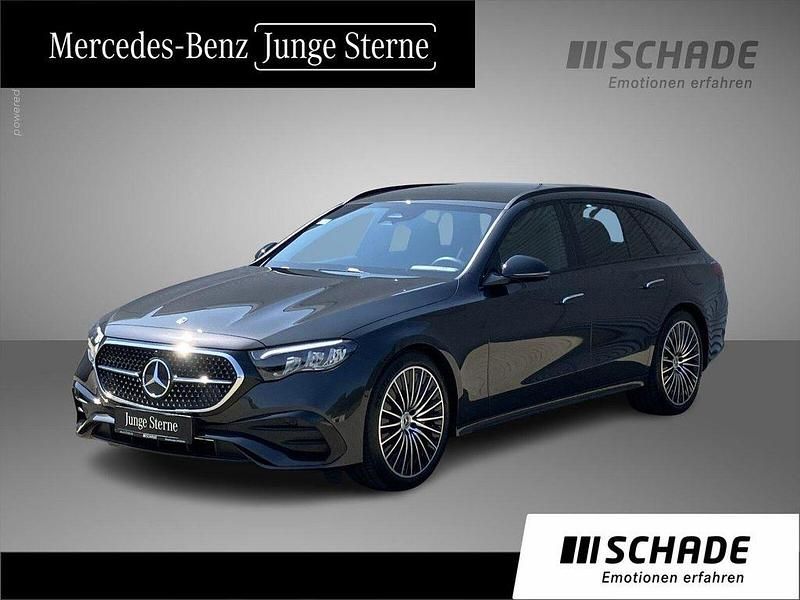 Grau Gebraucht 2024 Mercedes E300 AMG line Limousine | 52.950 € (Fairer Preis) - Bild 1/4