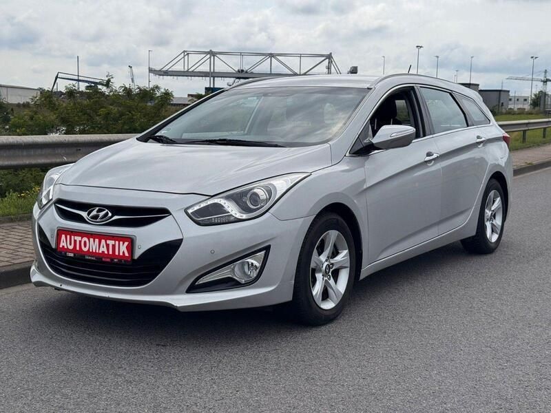 Silber Gebraucht 2015 Hyundai i40 Edition Kombi | 8.499 € (Guter Preis) - Bild 1/4