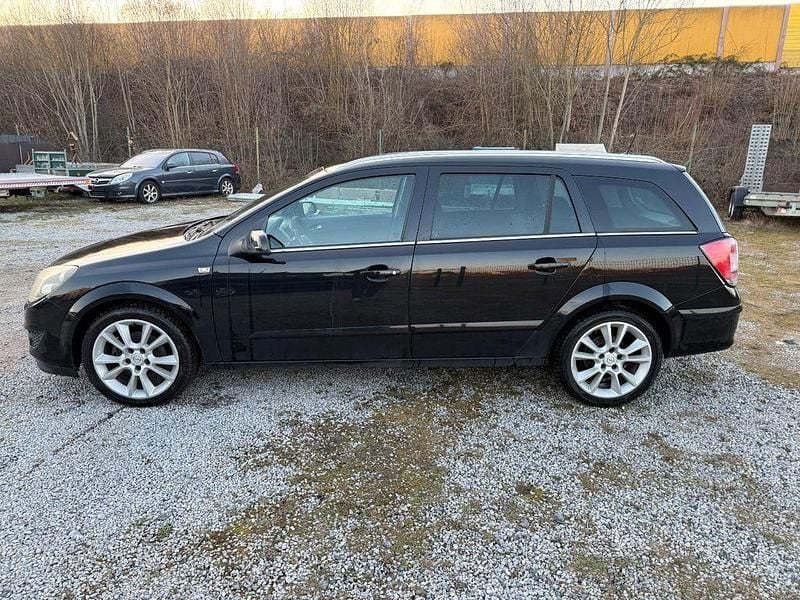 Gebraucht Opel Astra Innovation 140 PS (102 kW) 2008 Schwarz Limousine