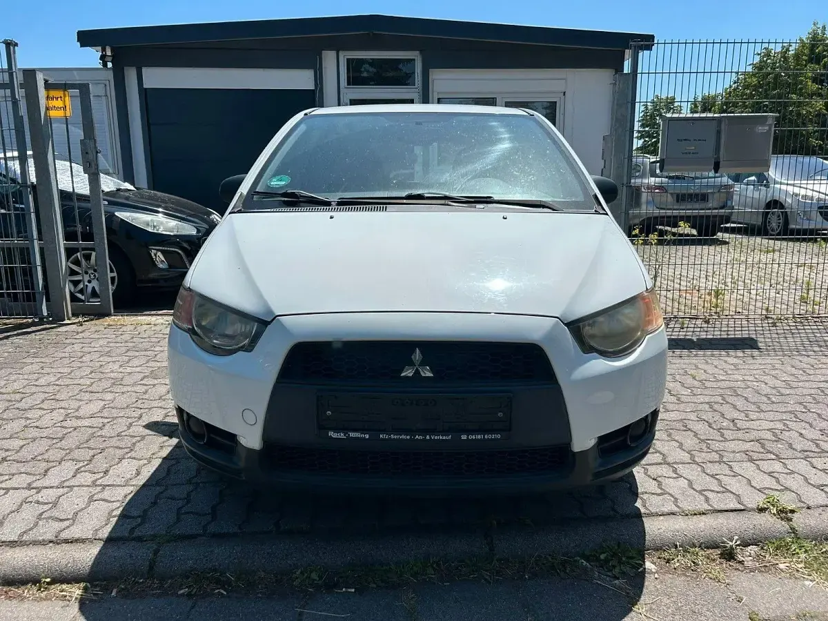 Gebraucht Mitsubishi Colt Inform 75 PS (55 kW) 2009 Weiß Kleinwagen