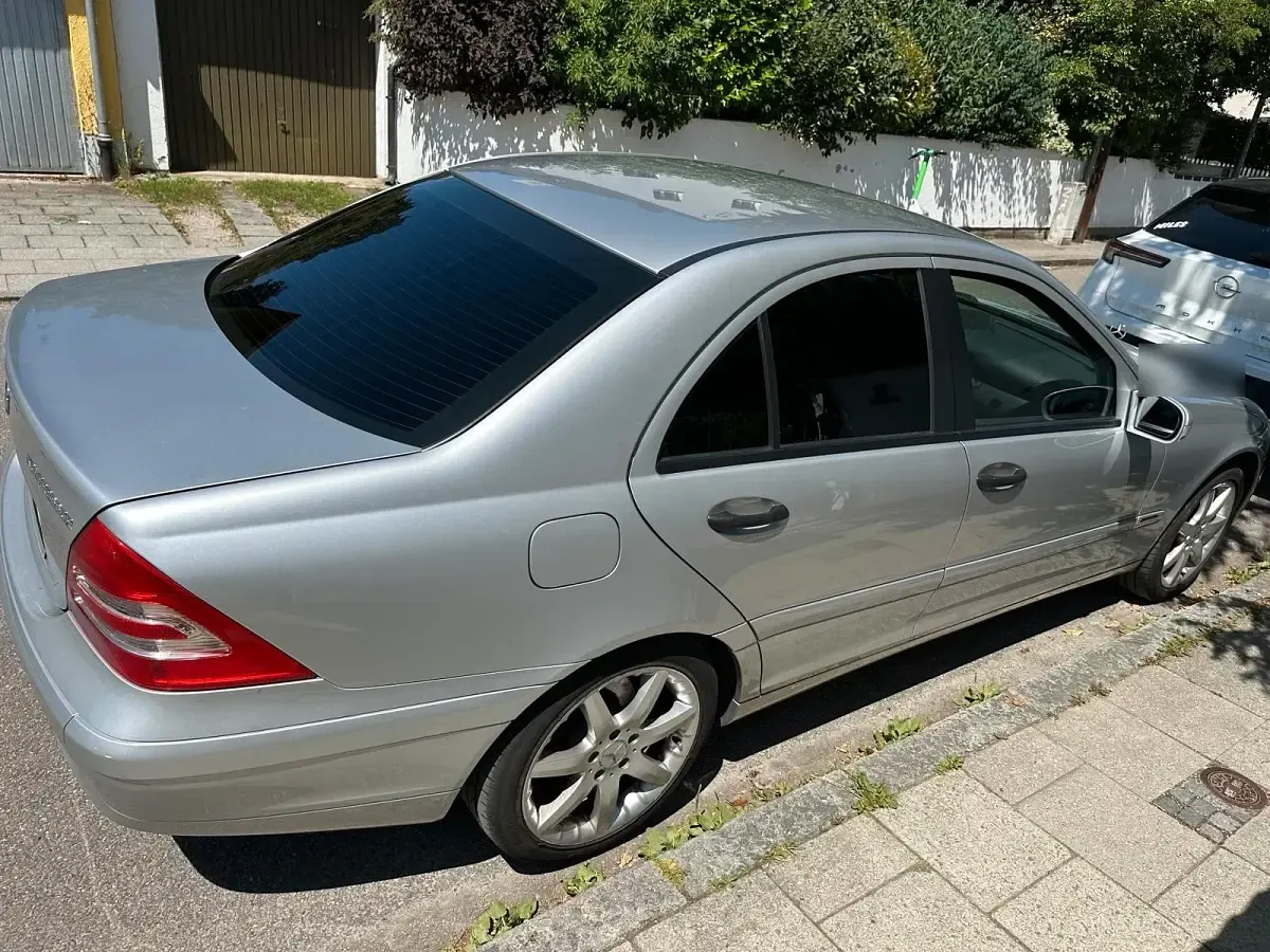 Gebraucht Mercedes C180 143 PS (105 kW) 2003 Silber Limousine