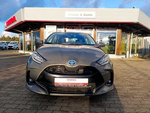 Braun Gebraucht 2022 Toyota Yaris Team Kleinwagen | 17.990 € (Guter Preis) - Bild 1/4