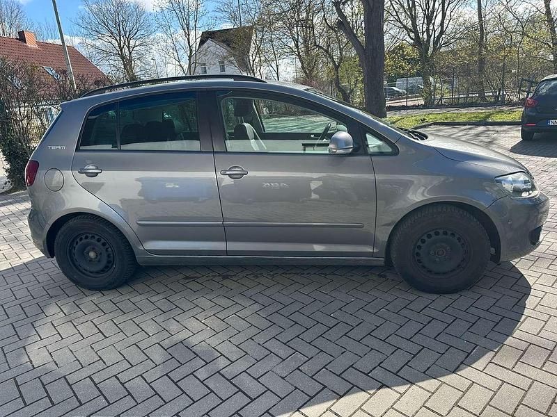 Gebraucht VW Golf VI Team 80 PS (58 kW) 2011 United grey metallic Kleinwagen