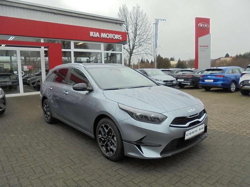 Neu Kia Ceed Sportswagon 101 PS (74 kW) 2025 Lunarsilber metallic Kombi