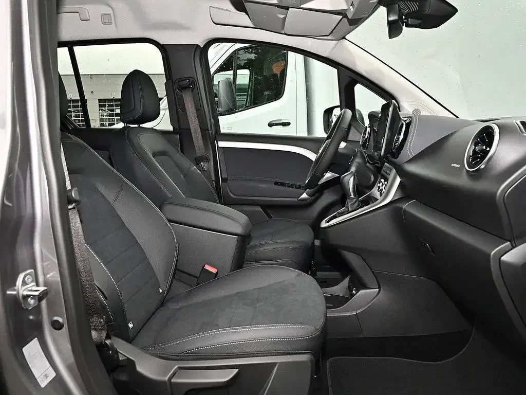 Gebraucht Mercedes T180 Progressive 131 PS (96 kW) 2026 Grau / chromitgrau Van / Kleinbus