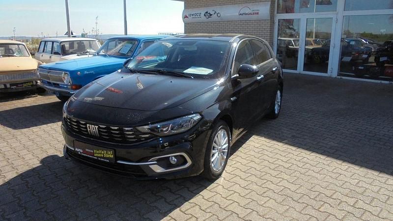 Gebraucht Fiat Tipo Life 101 PS (74 kW) 2021 Schwarz Limousine
