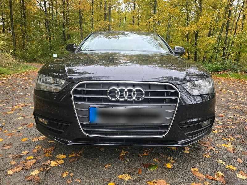 Schwarz Gebraucht 2012 Audi A4 Limousine | 8.999 € (Fairer Preis) - Bild 1/4