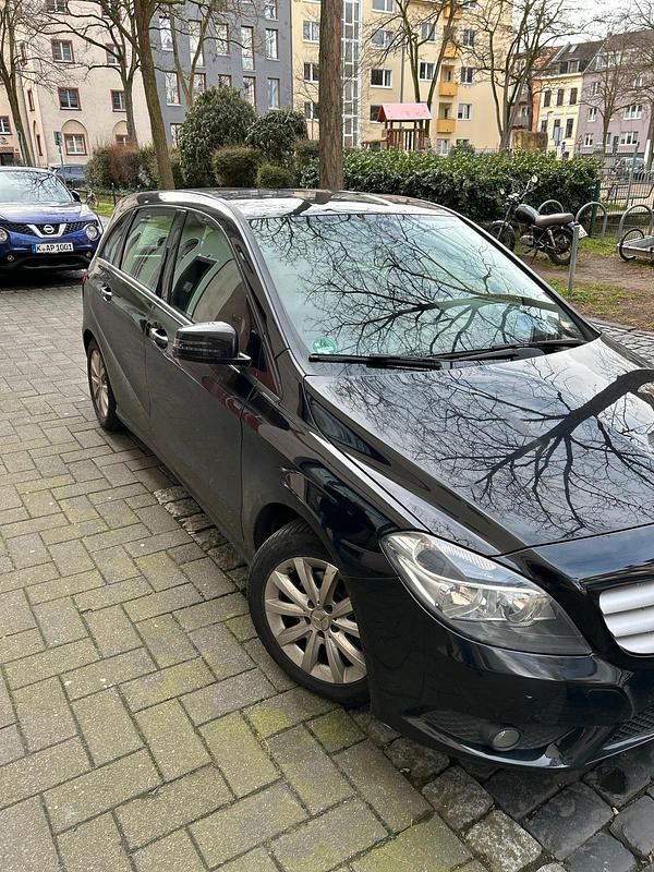 Gebraucht Mercedes B180 109 PS (80 kW) 2013 Schwarz Van / Kleinbus