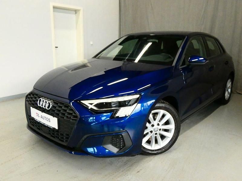 Navarrablau metallic Gebraucht 2020 Audi A3 Sportback Sport Limousine | 20.690 € (Fairer Preis) - Bild 1/4