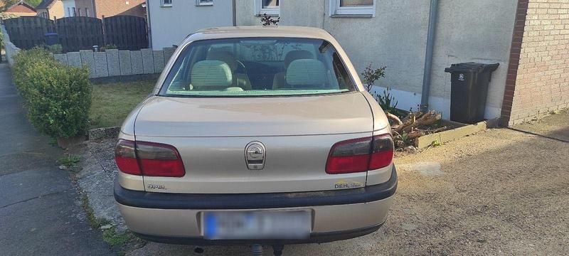 Gebraucht Opel Omega 170 PS (125 kW) 1997 Gold Limousine