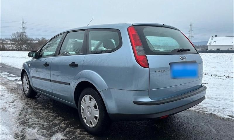 Używany Ford Focus 101 KM (74 kW) 2005 Niebieski Kombi