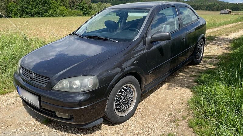 Schwarz Gebraucht 1999 Opel Astra Limousine | 800 € (Guter Preis) - Bild 1/4