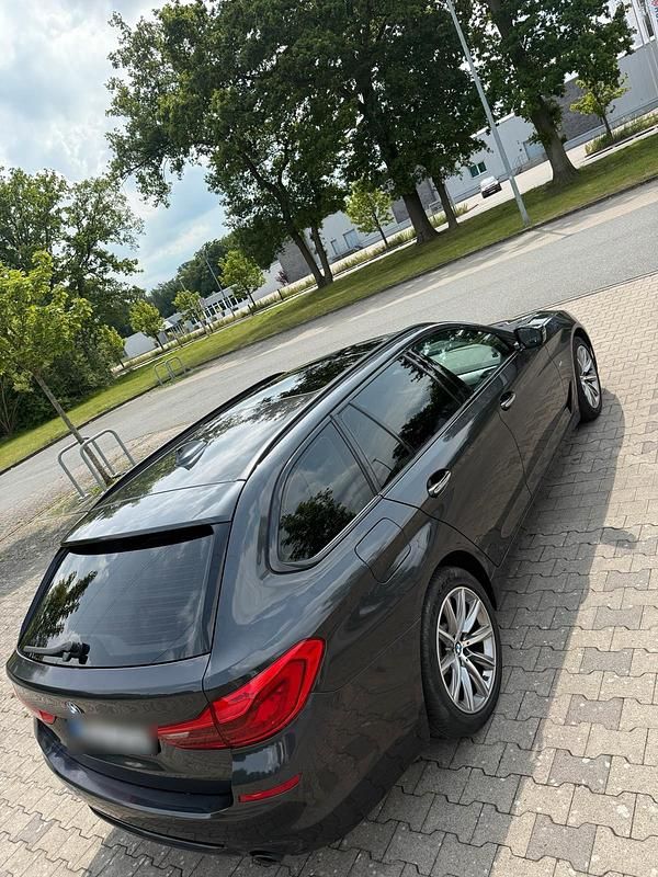 Gebraucht BMW 520 190 PS (139 kW) 2017 Grau Kombi