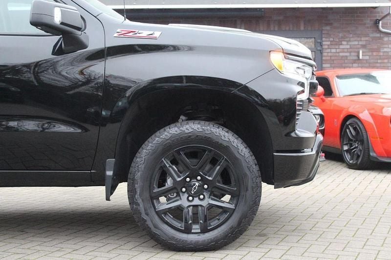 Neu Chevrolet Silverado 426 PS (313 kW) 2025 Schwarz SUV