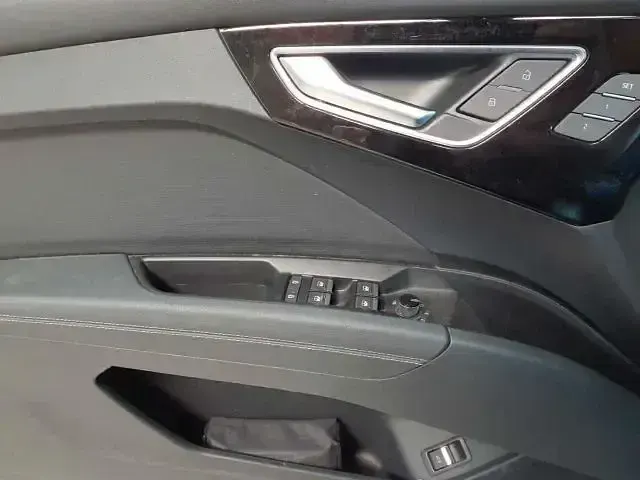Gebraucht Audi Q4 e-tron Ambiente 219 kW (299 PS) 2022 Geysirblau metallic SUV