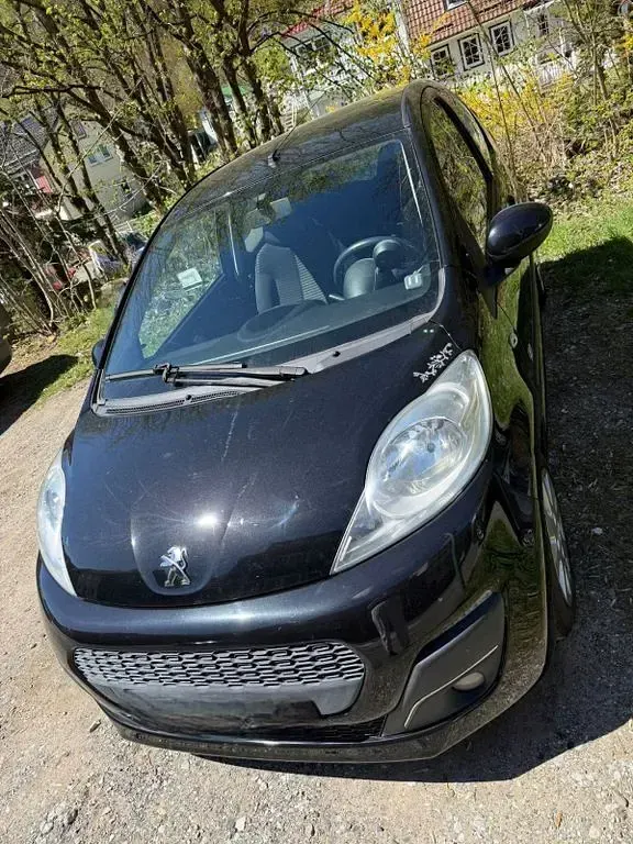Gebraucht Peugeot 107 Envy 68 PS (50 kW) 2012 Schwarz Kleinwagen