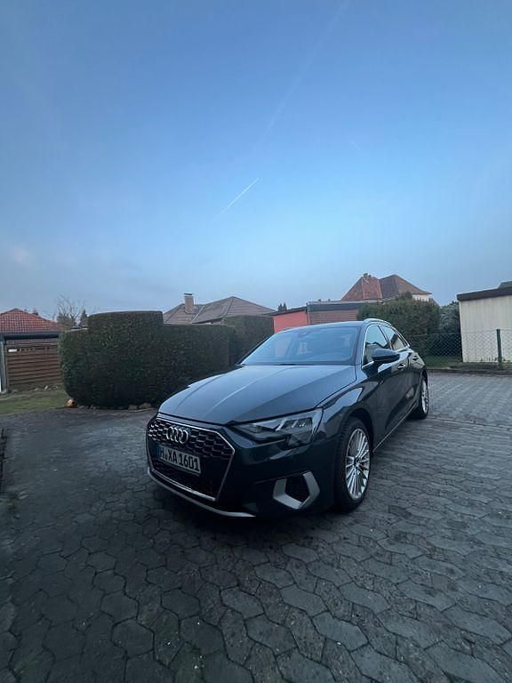 Gebraucht Audi A3 Ambiente 150 PS (110 kW) 2022 Grau Limousine