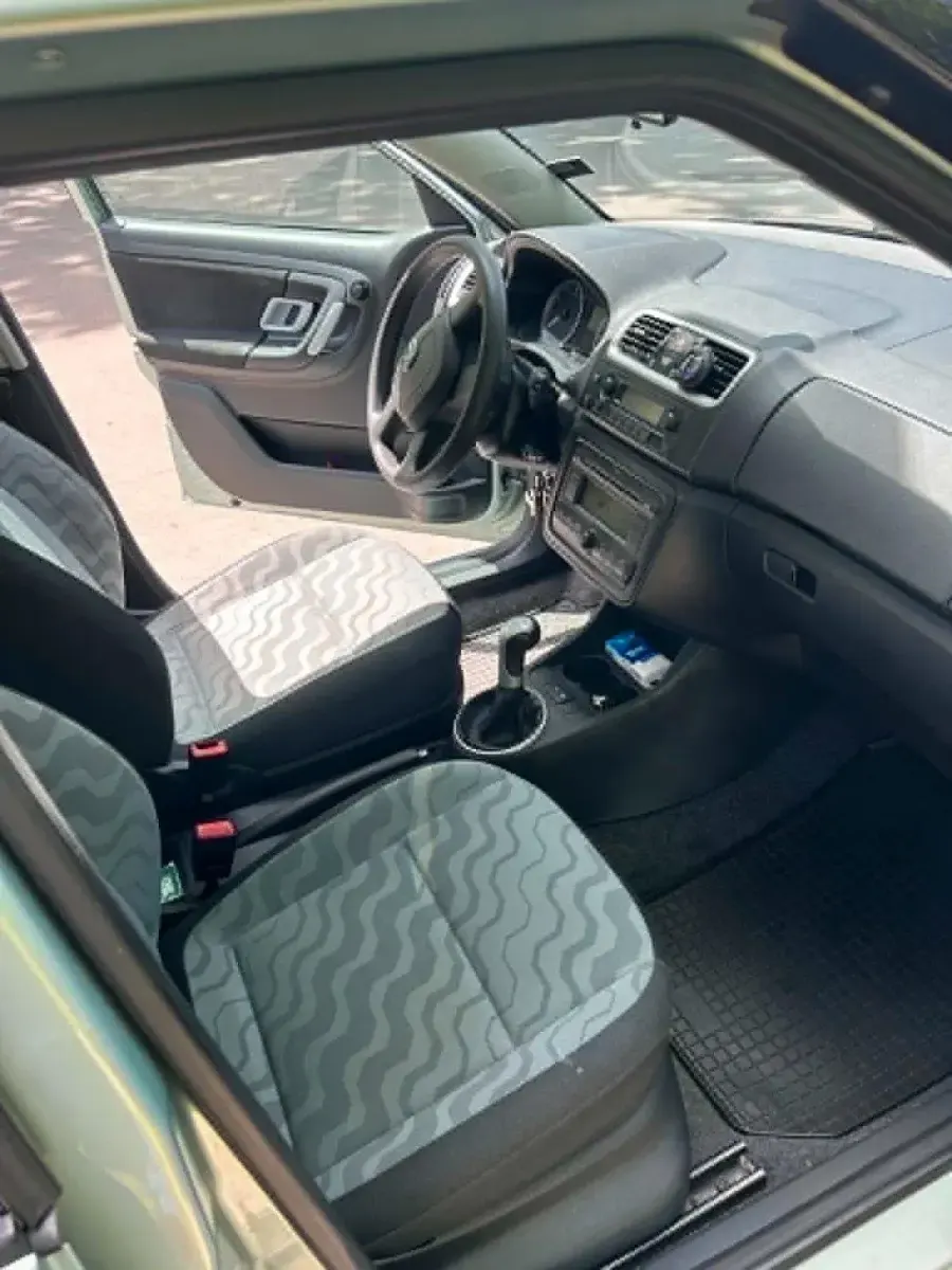 Gebraucht Skoda Fabia 69 PS (50 kW) 2010 Andere farben Limousine