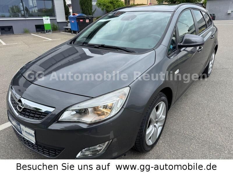Grau Gebraucht 2012 Opel Astra Design Edition Kombi | 5.499 € (Fairer Preis) - Bild 1/4