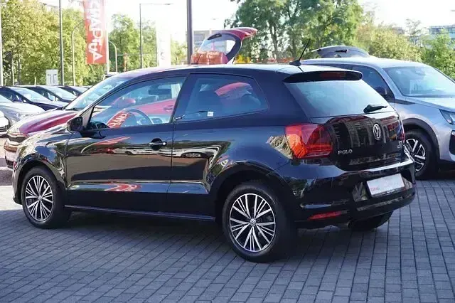 Gebraucht VW Polo Allstar 90 PS (66 kW) 2016 Deep black perleffekt Kleinwagen