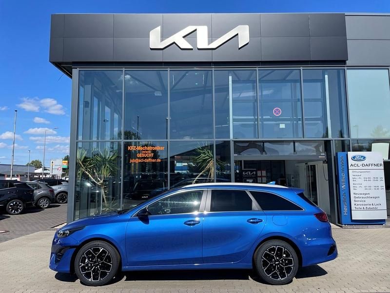 (b3l) blue flame m Neu 2025 Kia Ceed Sportswagon GT-Line Kombi | 32.990 € - Bild 1/4