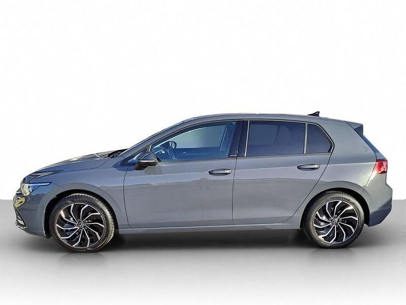 Gebraucht VW Golf VIII Active 131 PS (96 kW) 2022 Grau Limousine
