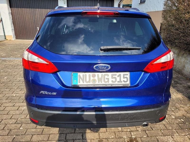 Gebraucht Ford Focus SYNC Edition 140 PS (102 kW) 2014 Blau Limousine