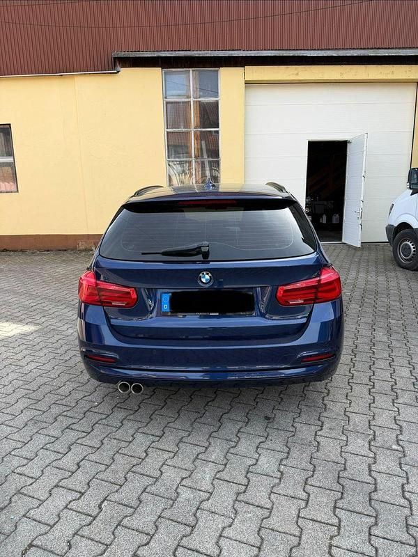 Gebraucht BMW 325 224 PS (164 kW) 2017 Blau Kombi