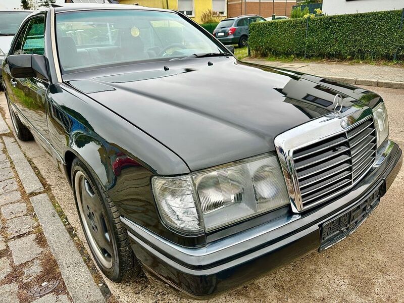 Gebraucht Mercedes E300 220 PS (161 kW) 1989 Schwarz Coupé