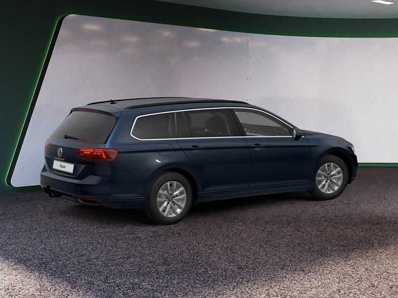 Gebraucht VW Passat Business 150 PS (110 kW) 2022 Blau / aquamarin blau (metallic) Kombi