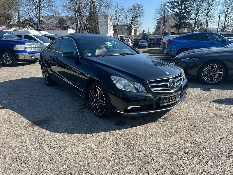 Gebraucht Mercedes E350 AMG 292 PS (214 kW) 2010 Schwarz Coupé