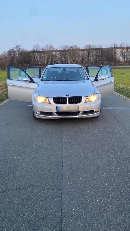 Gebraucht BMW 318 150 PS (110 kW) 2007 Limousine