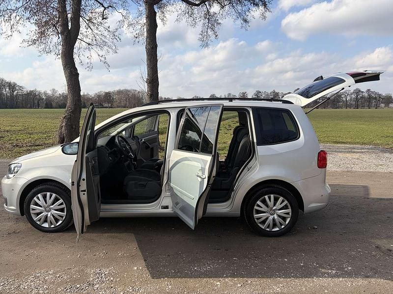 Gebraucht VW Touran 105 PS (77 kW) 2012 Silver leaf metallic Van / Kleinbus