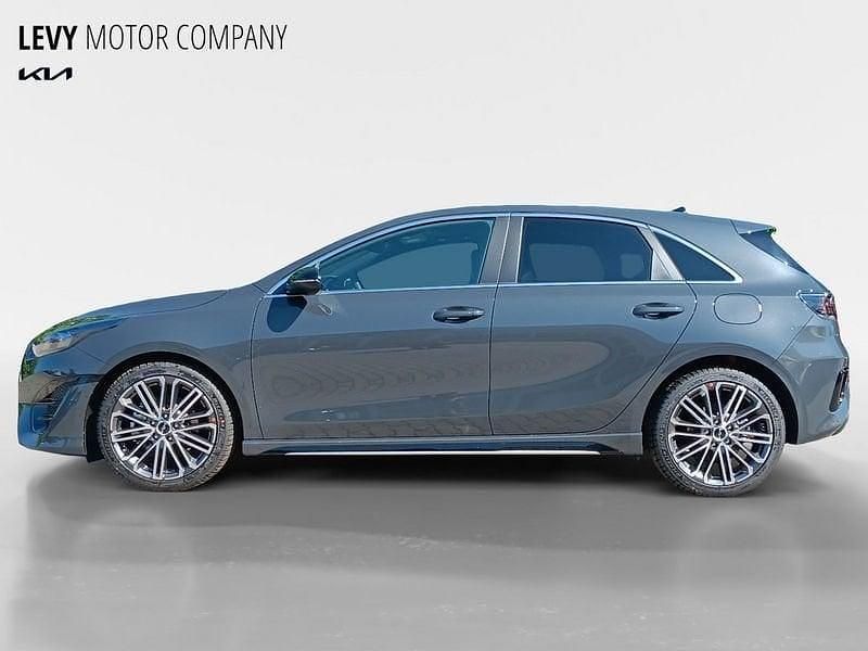 Neu Kia Ceed GT GT-Line 140 PS (102 kW) 2025 Metallic Limousine