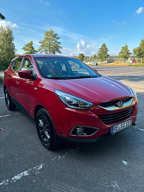 Rot Gebraucht 2013 Hyundai ix35 SUV | 11.499 € (Teuer) - Bild 1/4
