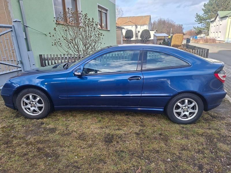 Gebraucht Mercedes C220 140 PS (102 kW) 2001 Blau Coupé