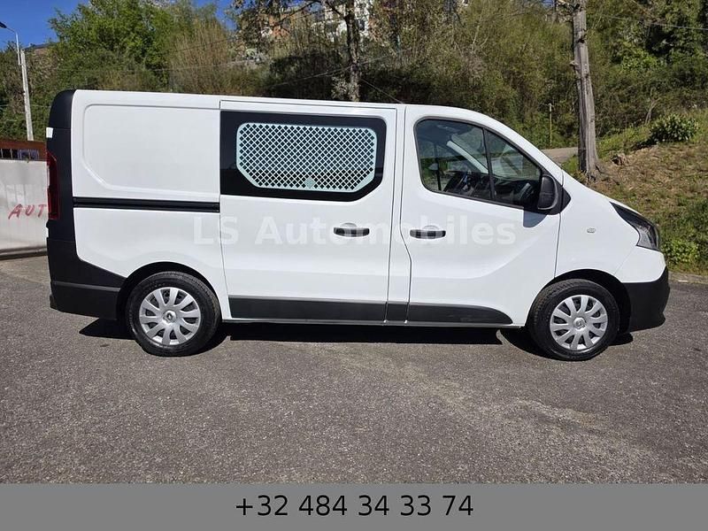 Second-hand Renault Trafic 90 CP (66 kW) 2016 Alb Monovolum