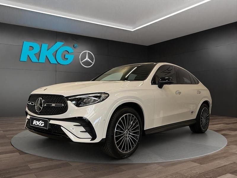 Weiß Gebraucht 2025 Mercedes 200 AMG line Coupé | 63.490 € (Etwas zu teuer) - Bild 1/4