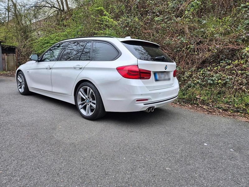 Gebraucht BMW 320 Sport Line 190 PS (139 kW) 2015 Weiß Kombi