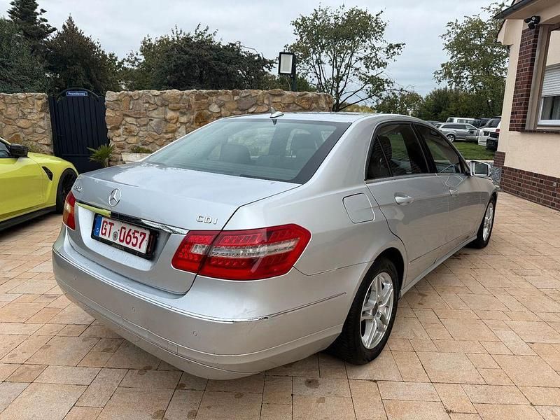 Gebraucht Mercedes E250 Avantgarde 204 PS (150 kW) 2009 Silber Limousine