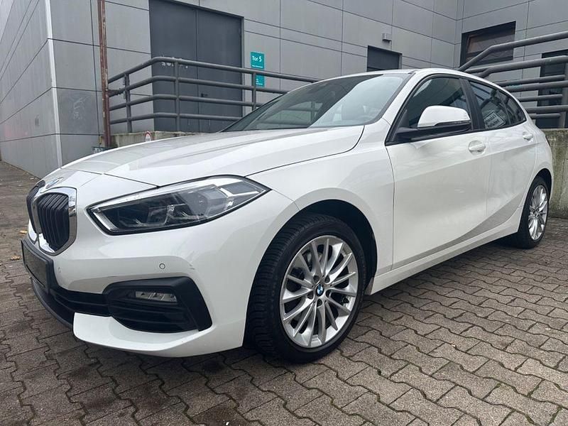 Weiß Gebraucht 2020 BMW 116 Luxury Line Kleinwagen | 13.980 € (Guter Preis) - Bild 1/4