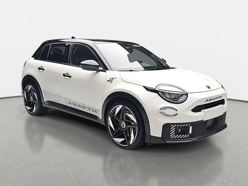 Neu Abarth 600e Competizione 206 kW (281 PS) 2026 Antidote white / dach schwarz SUV