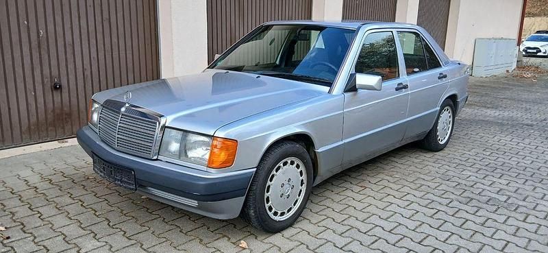 Gebraucht Mercedes 190 122 PS (89 kW) 1992 Silber Limousine