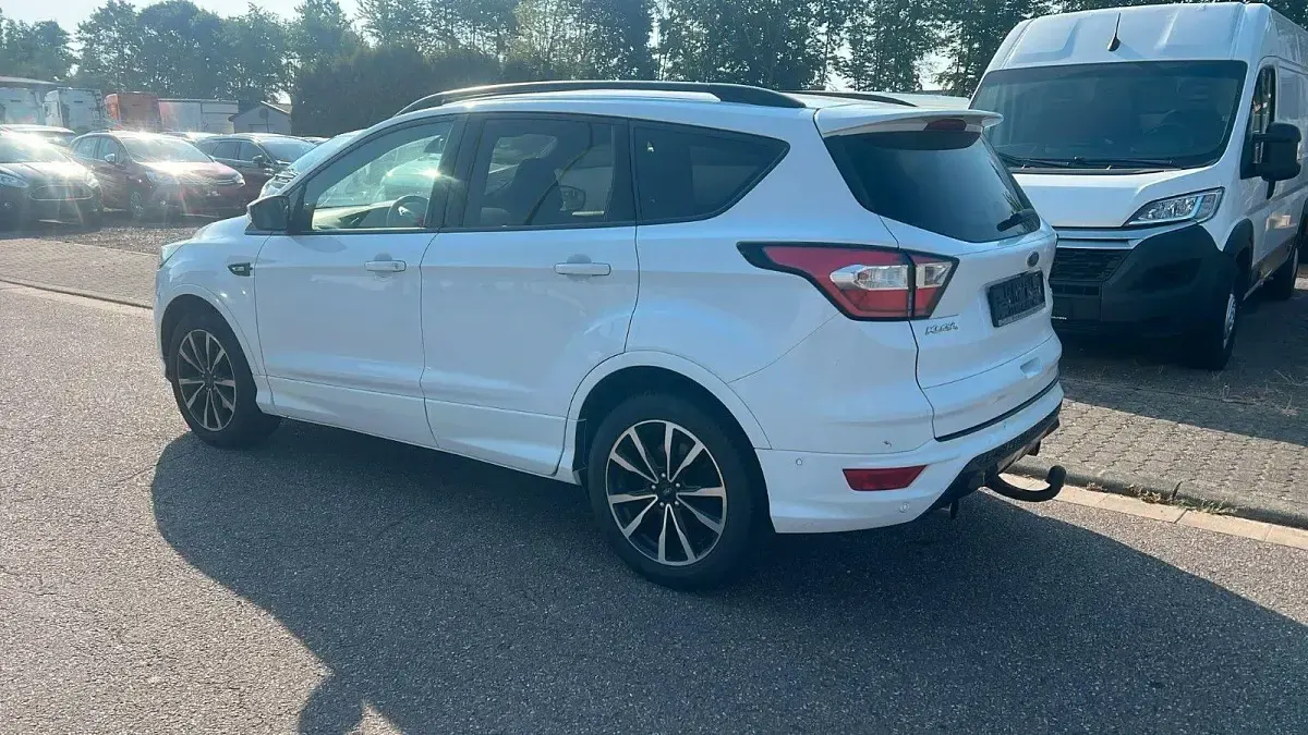 Gebraucht Ford Kuga ST-Line 150 PS (110 kW) 2017 Weiß SUV