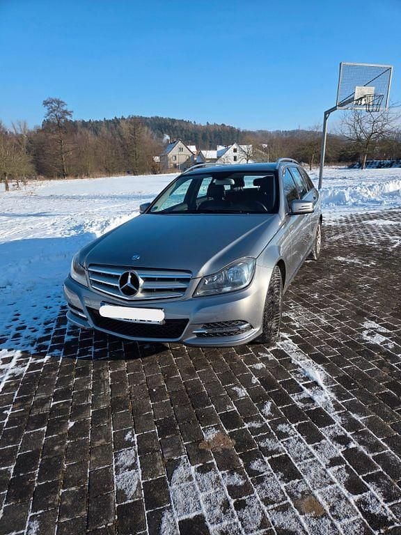 Silber Gebraucht 2014 Mercedes C180 Avantgarde Limousine | 11.800 € (Superpreis) - Bild 1/4